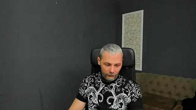 Snapshot of BrianHunts chatting on December 19, 2025, 6:27 am BrianHunts online show from December 19, 2025, 6:27 am