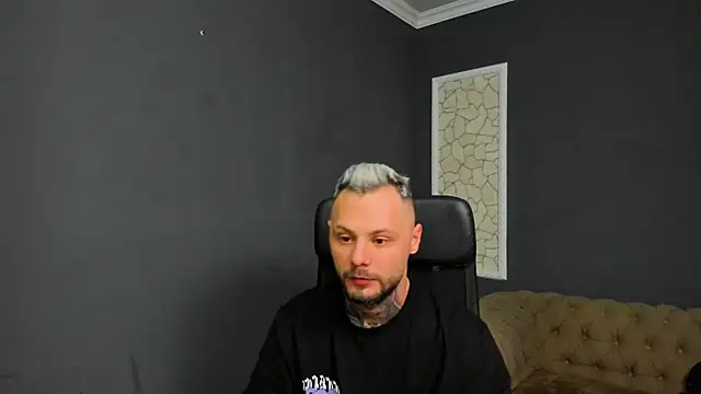 Snapshot of BrianHunts chatting on January 13, 2026, 5:00 am BrianHunts online show from January 13, 2026, 5:00 am