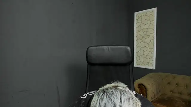 Snapshot of BrianHunts chatting on January 12, 2026, 6:42 am BrianHunts online show from January 12, 2026, 6:42 am