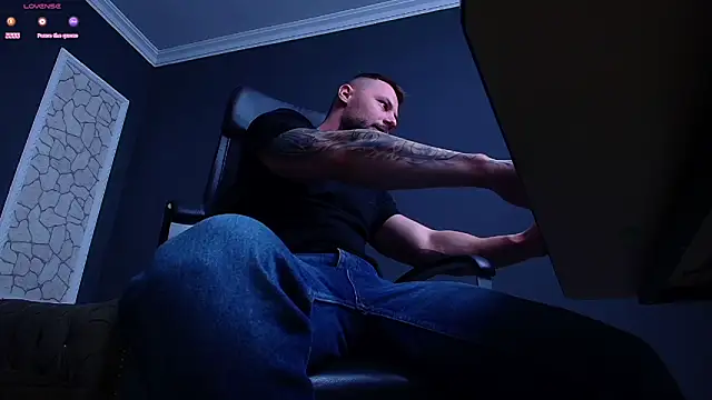 Snapshot of BrianHunts chatting on November 5, 2025, 5:32 am BrianHunts online show from November 5, 2025, 5:32 am