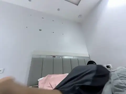 Snapshot of Submissive_Arab chatting on January 2, 2025, 4:46 pm Submissive Arab online show from January 2, 2025, 4:46 pm