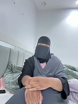 Snapshot of Submissive_Arab chatting on December 15, 2024, 3:53 pm Submissive Arab online show from December 15, 2024, 3:53 pm