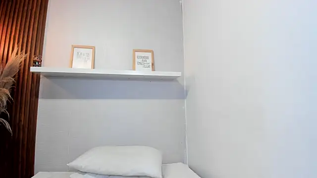 Snapshot of LANA-JONNES chatting on November 7, 2025, 9:52 pm LANA-JONNES online show from November 7, 2025, 9:52 pm