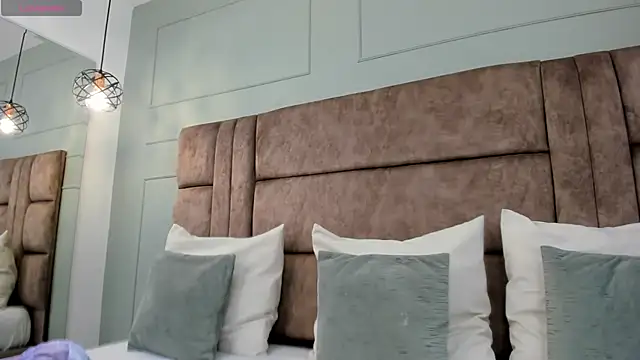 princesaparis online show from February 21, 2025, 11:33 am