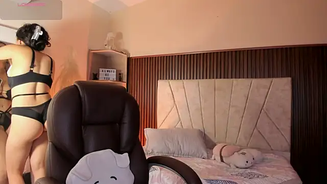 Snapshot of _Niah_ chatting on November 18, 2025, 8:34 pm Niah online show from November 18, 2025, 8:34 pm