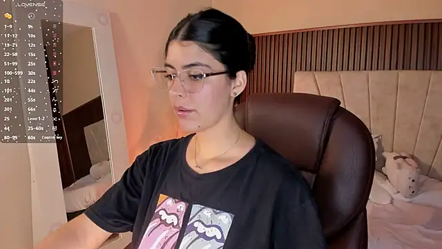 Snapshot of _Niah_ chatting on March 21, 2025, 1:02 am Niah online show from March 21, 2025, 1:02 am