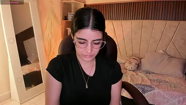 Snapshot of _Niah_ chatting on December 3, 2025, 7:57 pm Niah online show from December 3, 2025, 7:57 pm