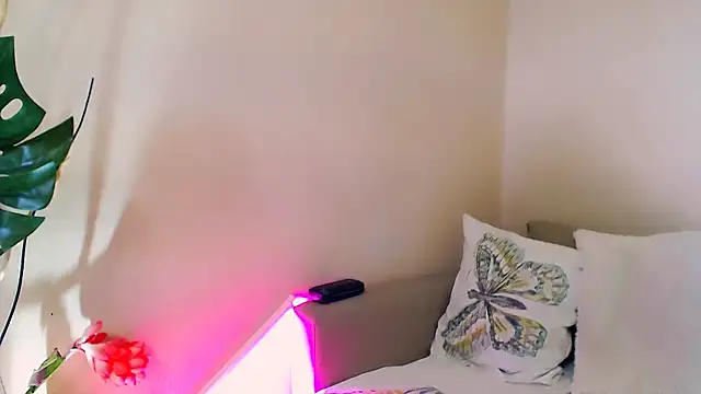 Snapshot of OLIVIA_CANDY chatting on April 3, 2026, 5:03 am OLIVIA CANDY online show from April 3, 2026, 5:03 am