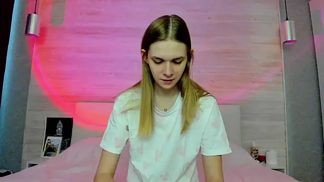 molly hunt  online show from April 8, 2026, 3:52 am