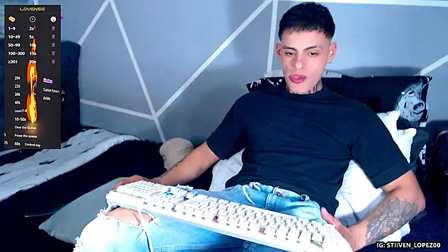 danilohot 19 online show from September 28, 2025, 10:39 pm