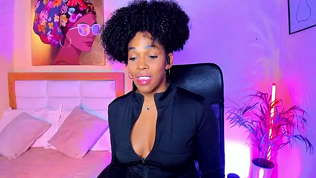 Snapshot of AitanaBrown_ chatting on February 1, 2026, 3:32 pm AitanaBrown online show from February 1, 2026, 3:32 pm