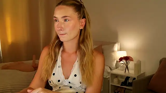 bella  rose online show from June 26, 2026, 11:49 am