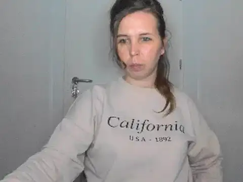 loveis007 online show from March 18, 2025, 12:40 am