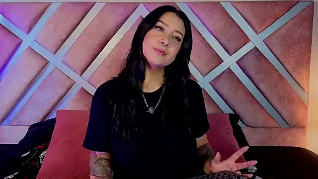  kelly hous36 online show from March 24, 2026, 1:22 pm