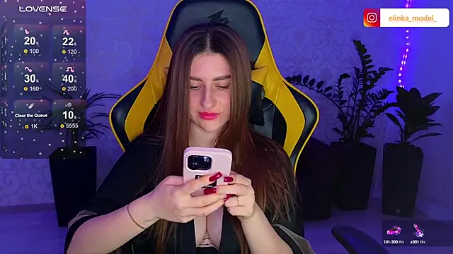 Snapshot of Elishka_ chatting on March 2, 2025, 8:25 pm Elishka online show from March 2, 2025, 8:25 pm
