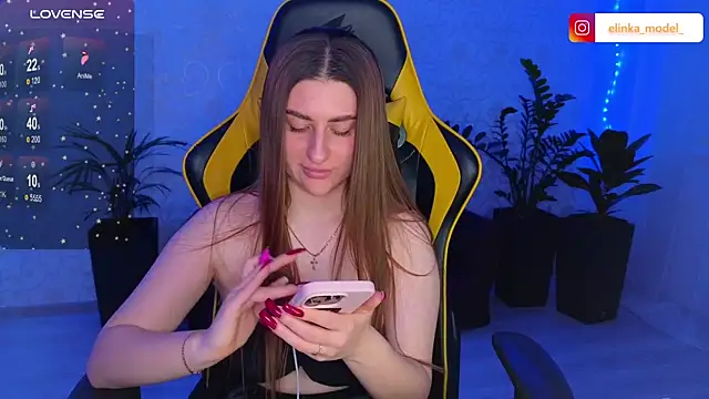 Snapshot of Elishka_ chatting on February 19, 2025, 10:42 pm Elishka online show from February 19, 2025, 10:42 pm
