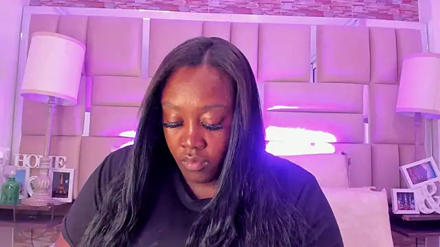 Snapshot of ShaniaBrownn chatting on November 11, 2025, 7:41 pm ShaniaBrownn online show from November 11, 2025, 7:41 pm