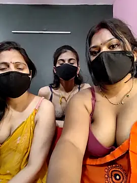 cutee  crazy online show from April 12, 2026, 1:47 pm