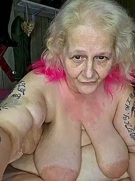 Snapshot of DavisDesires chatting on February 19, 2026, 9:01 pm DavisDesires online show from February 19, 2026, 9:01 pm