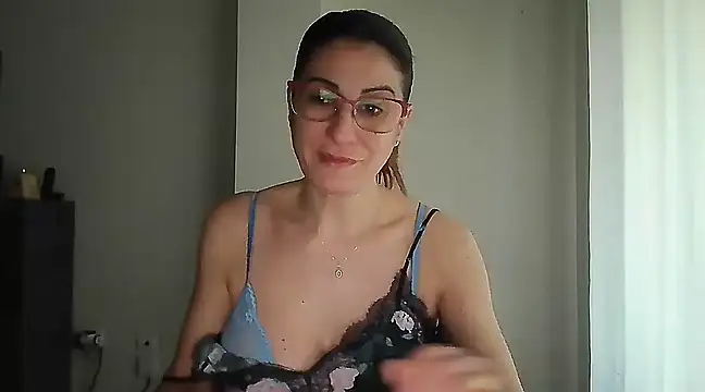 Sanada hot online show from February 2, 2025, 8:24 am