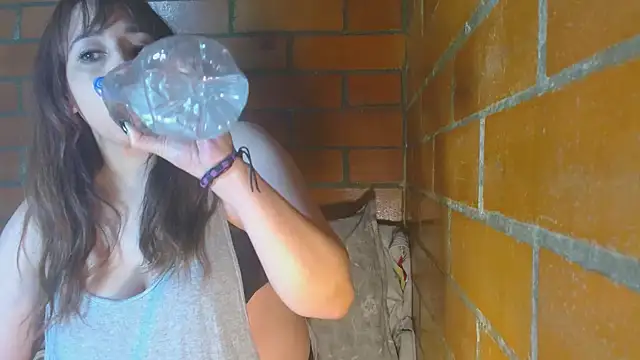 Snapshot of jenniferS_ chatting on March 9, 2025, 7:23 am jenniferS online show from March 9, 2025, 7:23 am