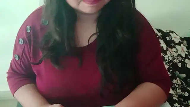 Snapshot of yoursnishaa chatting on February 12, 2025, 8:38 am yoursnishaa online show from February 12, 2025, 8:38 am