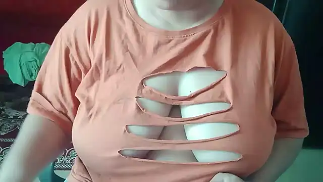 Snapshot of yoursnishaa chatting on January 22, 2025, 6:42 am yoursnishaa online show from January 22, 2025, 6:42 am