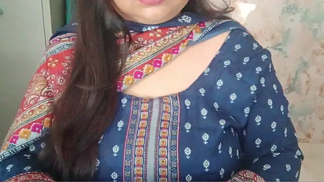 Snapshot of yoursnishaa chatting on November 13, 2025, 8:18 am yoursnishaa online show from November 13, 2025, 8:18 am