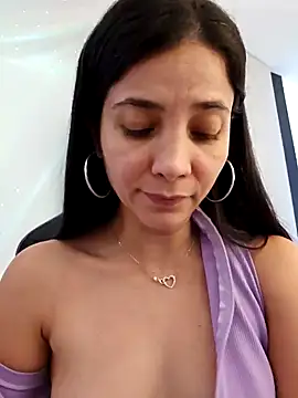 miaeyes online show from December 19, 2024, 4:46 pm