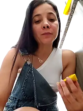 miaeyes online show from December 9, 2024, 3:22 pm