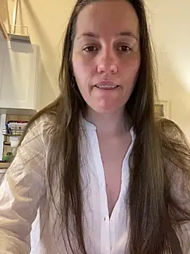 Snapshot of Nicole-Ray chatting on October 5, 2025, 8:32 pm Nicole-Ray online show from October 5, 2025, 8:32 pm