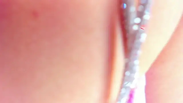 Snapshot of Julia_Haye chatting on December 3, 2025, 3:18 am Julia Haye online show from December 3, 2025, 3:18 am