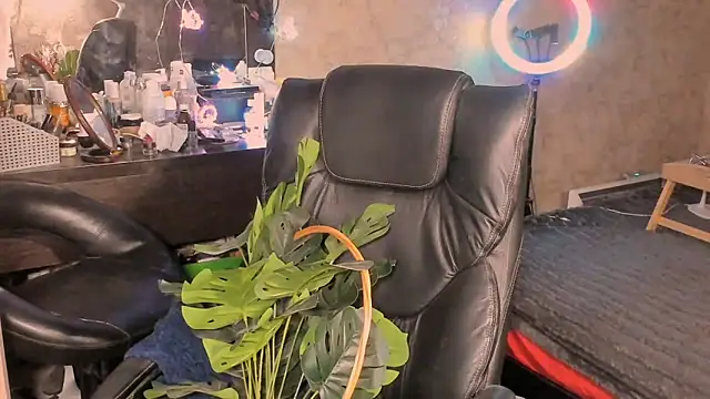 Miss Poison online show from September 28, 2025, 9:00 pm