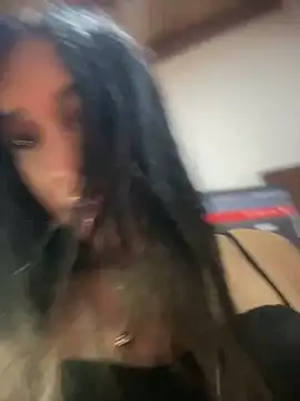 Ashly Miller online show from November 17, 2025, 8:02 pm