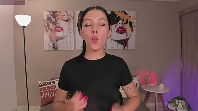 Snapshot of LilaWest chatting on November 25, 2025, 7:03 pm LilaWest online show from November 25, 2025, 7:03 pm