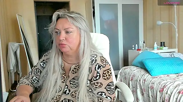 Snapshot of PamHardFuck chatting on October 10, 2025, 9:43 am PamHardFuck online show from October 10, 2025, 9:43 am