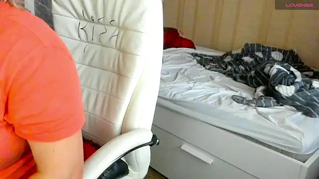 Snapshot of PamHardFuck chatting on November 12, 2025, 9:57 am PamHardFuck online show from November 12, 2025, 9:57 am