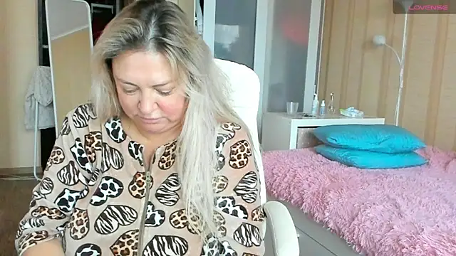 Snapshot of PamHardFuck chatting on September 20, 2025, 9:36 am PamHardFuck online show from September 20, 2025, 9:36 am