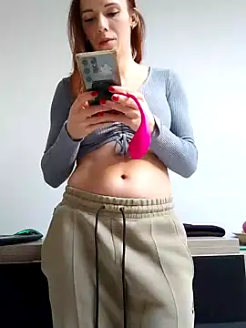 Snapshot of clara-francaise chatting on February 17, 2025, 2:06 pm clara-francaise online show from February 17, 2025, 2:06 pm