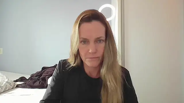 Annylove1 online show from November 14, 2025, 4:21 pm