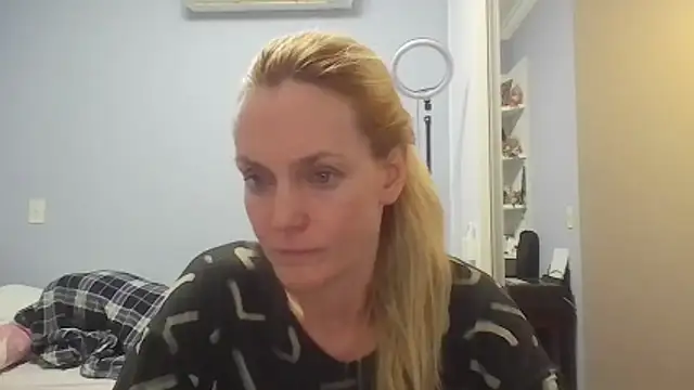 Snapshot of Annylove1 chatting on May 4, 2026, 12:03 am Annylove1 online show from May 4, 2026, 12:03 am