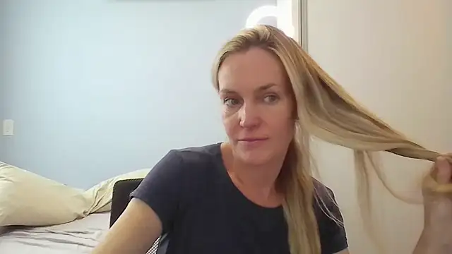 Annylove1 online show from January 14, 2026, 12:20 pm