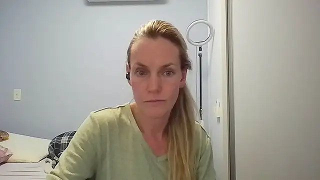 Annylove1 online show from April 14, 2026, 12:15 am