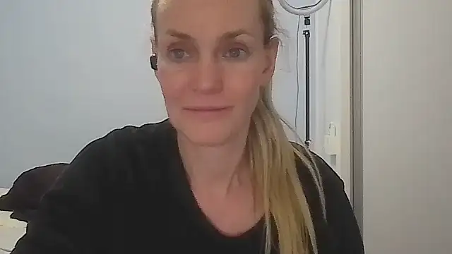 Snapshot of Annylove1 chatting on May 15, 2026, 12:30 am Annylove1 online show from May 15, 2026, 12:30 am