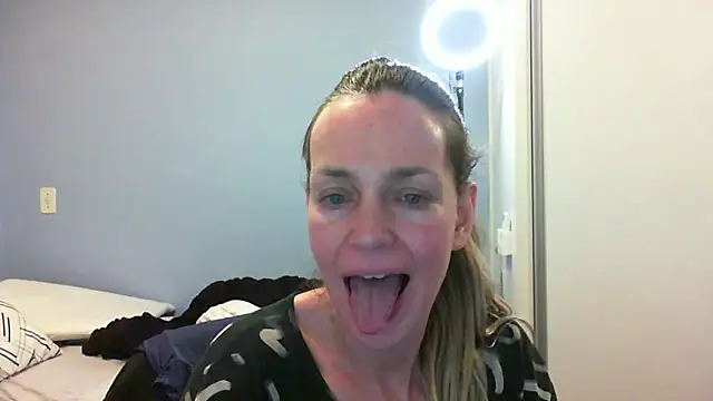 Annylove1 online show from November 4, 2025, 11:30 pm