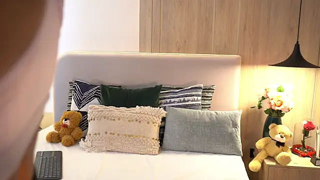 Snapshot of KalaBeckett_ chatting on April 15, 2026, 7:58 pm KalaBeckett online show from April 15, 2026, 7:58 pm