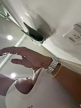 Snapshot of KalaBeckett_ chatting on April 1, 2026, 10:49 am KalaBeckett online show from April 1, 2026, 10:49 am