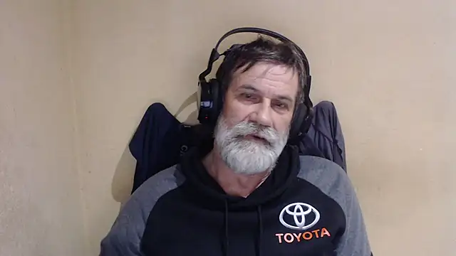 Snapshot of AlexNudo chatting on November 4, 2025, 6:17 am AlexNudo online show from November 4, 2025, 6:17 am