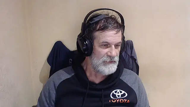 Snapshot of AlexNudo chatting on October 22, 2025, 3:11 pm AlexNudo online show from October 22, 2025, 3:11 pm