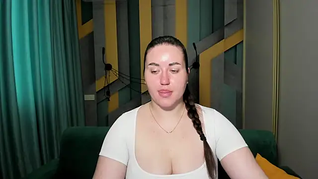 Snapshot of Roxie_Bradley chatting on June 3, 2026, 5:41 am Roxie Bradley online show from June 3, 2026, 5:41 am